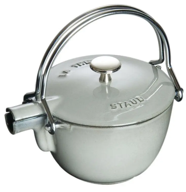 Staub Teekanne Und Wasserkessel Aus Gusseisen In Graphitgrau 1 Staub Teekanne Und Wasserkessel Aus Gusseisen In Graphitgrau