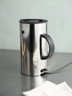 Stelton Wasserkocher EM77 1,5 L In Steel 6 Stelton Wasserkocher EM77 1,5 L In Steel -Kaffee Espresso Verkäufe LS 891 EM77 electric kettle steel 1