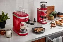 KitchenAid Halbautomatische Espressomaschine ARTISAN In Empire Rot 15 KitchenAid Halbautomatische Espressomaschine ARTISAN In Empire Rot -Kaffee Espresso Verkäufe P191794kp 065z EMEA ER