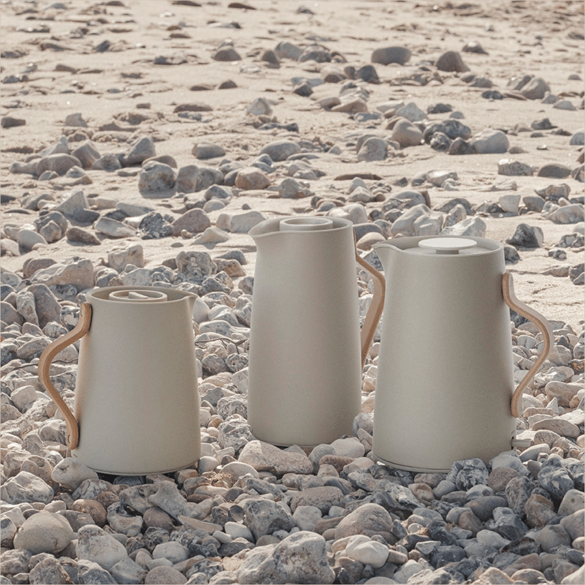 Stelton Isolierkanne Für Tee Emma 1 L In Sand 2 Stelton Isolierkanne Für Tee Emma 1 L In Sand – Bild 2
